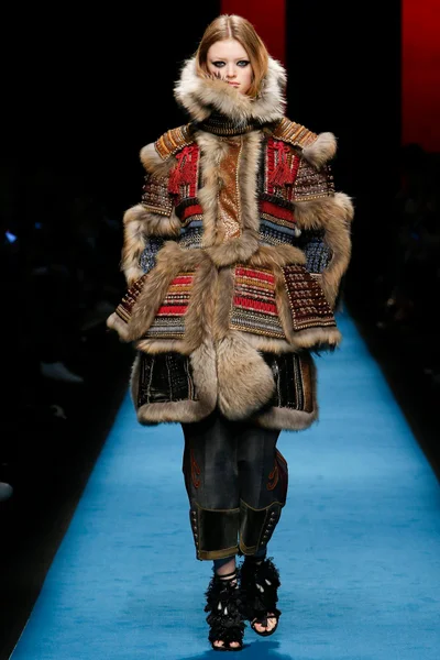 Look 18